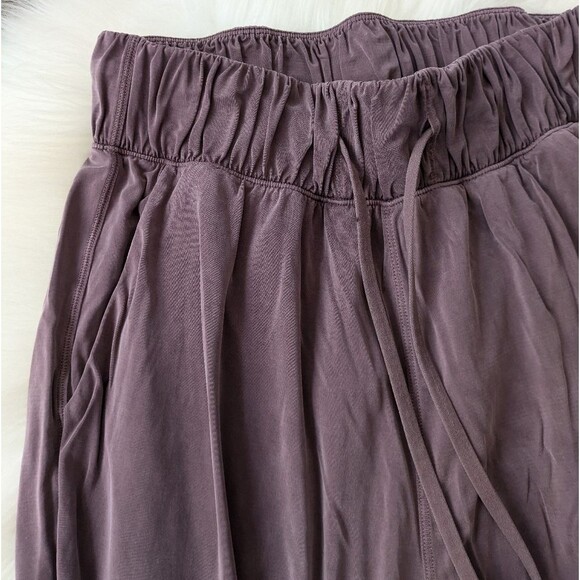 Lululemon Lost in Leisure Crop Jogger *Antique Bark* purple 4 - Picture 5 of 10